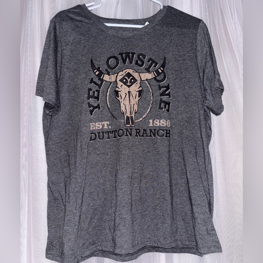 🆕NWT YELLOWSTONE GRAPHIC🆕